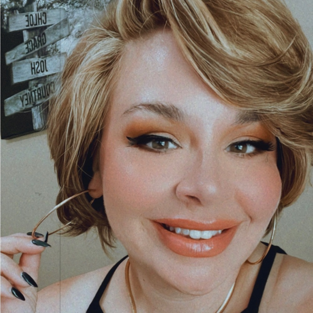 Meet your Posher, Courtney
